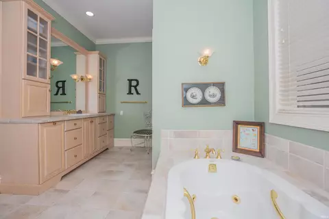 Bath - 13 Rolling Ridge Ct, Jasper, IN 47546 photo 1 of 3