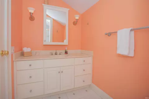 Bath - 13 Rolling Ridge Ct, Jasper, IN 47546 photo 3 of 3