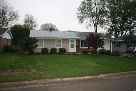 104 Meadow Ln, Hartford City, IN 47348