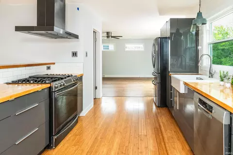 Kitchen - 1416 E Clairmont Pl, Bloomington, IN 47401 photo 3 of 4