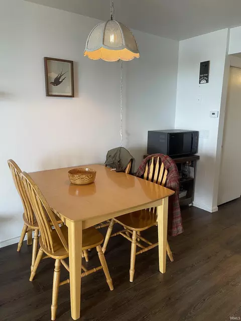 Dining - 8960 E Hatchery Rd #7, Syracuse, IN 46567 photo 1 of 1