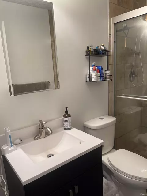 Bath - 8960 E Hatchery Rd #7, Syracuse, IN 46567 photo 1 of 2