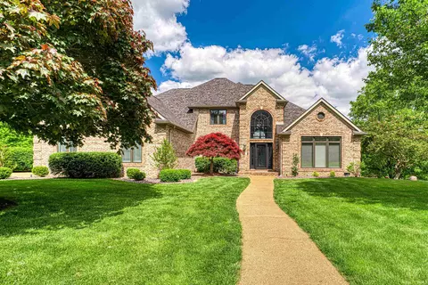 10111 Oglesby Dr, Evansville, IN 47720