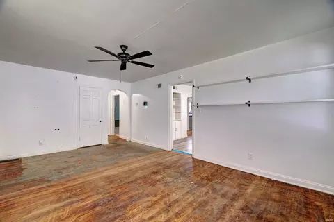 Living - 509 N 8th St, Mitchell, IN 47446 photo 2 of 4