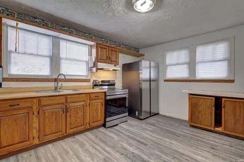 Entry Way - 509 N 8th St, Mitchell, IN 47446 photo 1 of 1
