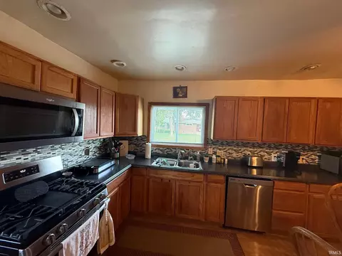 1124 S Hamilton St, Delphi, IN 46923 photo 3