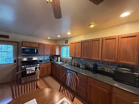 1124 S Hamilton St, Delphi, IN 46923 photo 2