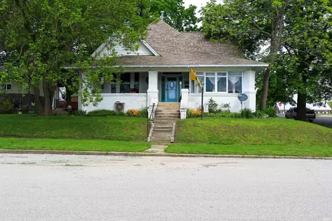 1008 E Walnut St, Petersburg, IN 47567