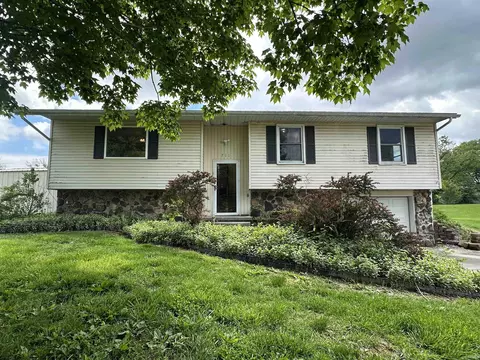 711 Hall St, Orleans, IN 47452