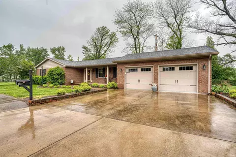 1737 Arrowhead Dr, Boonville, IN 47601