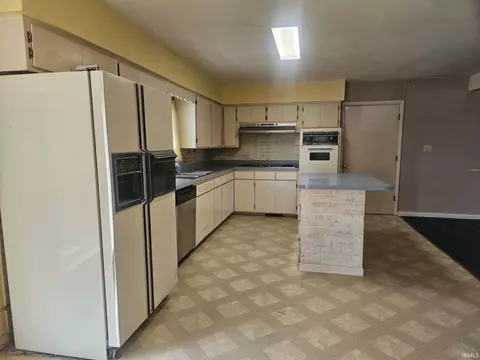 507 E Viola Ave, Washington, IN 47501 photo 3