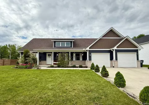 9701 Oak Hammock Dr, Yorktown, IN 47396