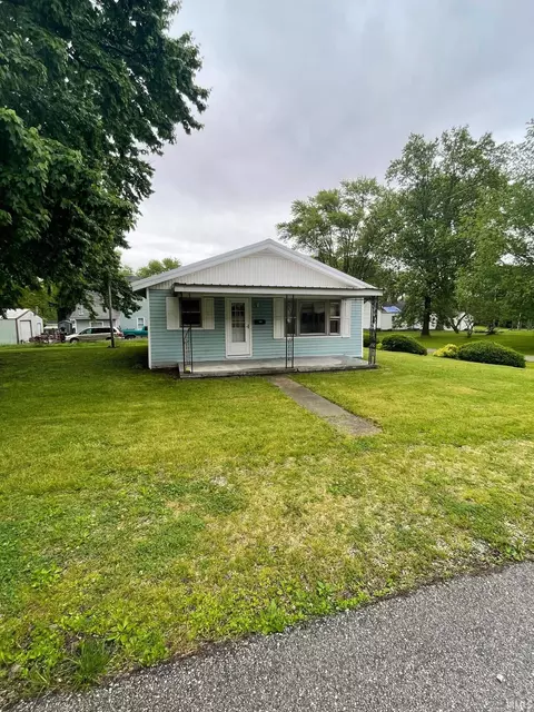 109 S 3rd St, Edwardsport, IN 47528