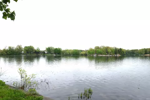 9626 N Circle Dr E, Syracuse, IN 46567 photo 3