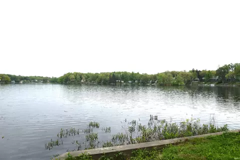 9626 N Circle Dr E, Syracuse, IN 46567 photo 5