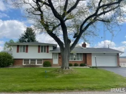 1041 Bayless St, Plymouth, IN 46563
