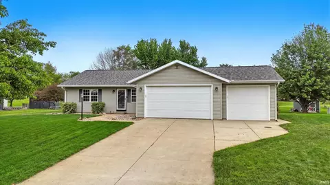 3948 E Lakeview Trl, Leesburg, IN 46538
