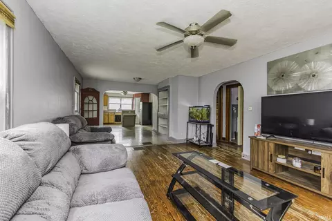 2103 S Hackley St, Muncie, IN 47302 photo 6