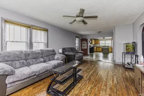 2103 S Hackley St, Muncie, IN 47302 photo 4