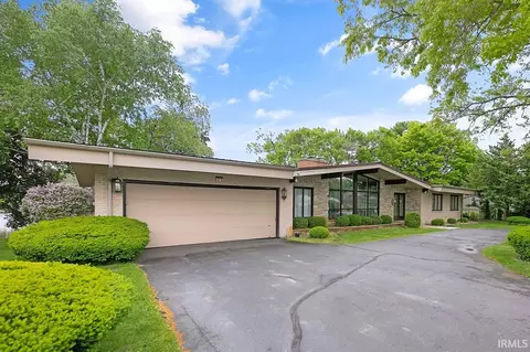 3016 S East Lake Dr, Elkhart, IN 46514
