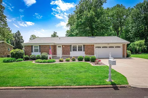 8002 Pine Creek Dr, Evansville, IN 47710