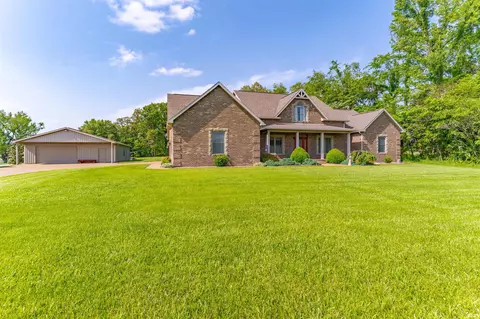 140 Red Barn Rd, Boonville, IN 47601