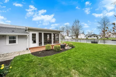 8227 E Cassandra Dr, Syracuse, IN 46567 photo 17