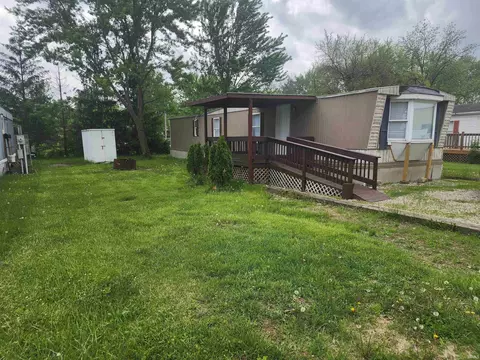 819 Greenbriar Dr, Hartford City, IN 47348