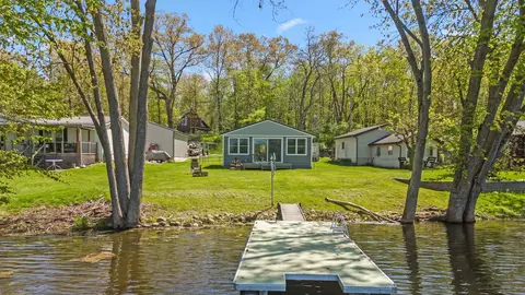 3035 S Wolf Dr, Pleasant Lake, IN 46779