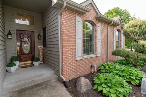 51501 Stratton Ct, Granger, IN 46530 photo 2