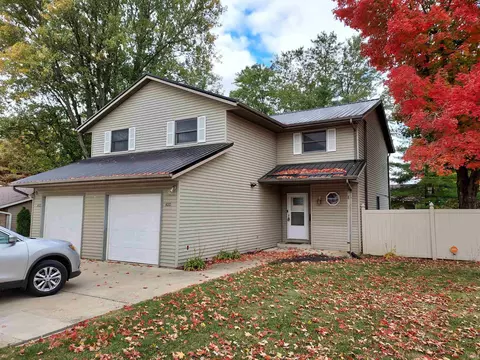 400402 S Village Ct, Bloomington, IN 47403