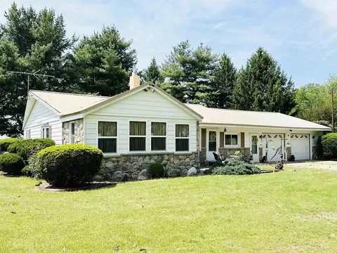 66983 Smilax Rd, North Liberty, IN 46554