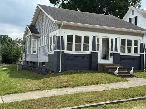 312 W Columbia St, Oakland City, IN 47660