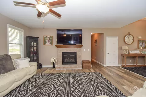 805 W Barouche, Pendleton, IN 46064 photo 5