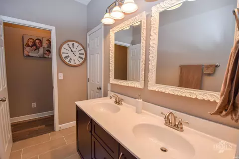 805 W Barouche, Pendleton, IN 46064 photo 24