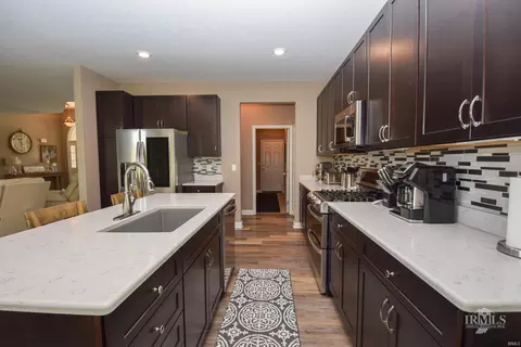 805 W Barouche, Pendleton, IN 46064 photo 9