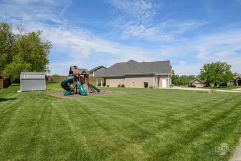 805 W Barouche, Pendleton, IN 46064 photo 33