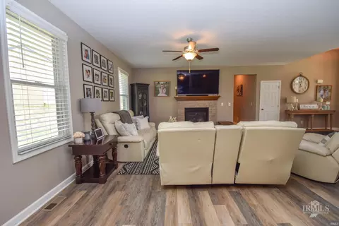 805 W Barouche, Pendleton, IN 46064 photo 6