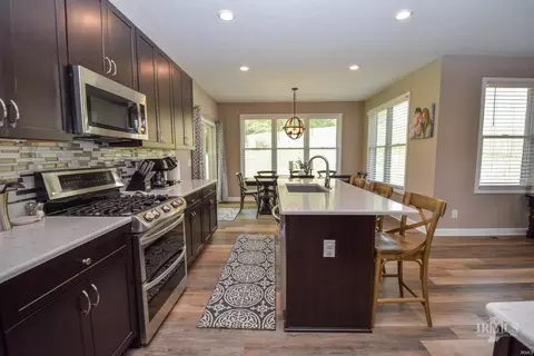 805 W Barouche, Pendleton, IN 46064 photo 8