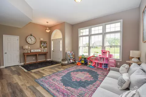 805 W Barouche, Pendleton, IN 46064 photo 3