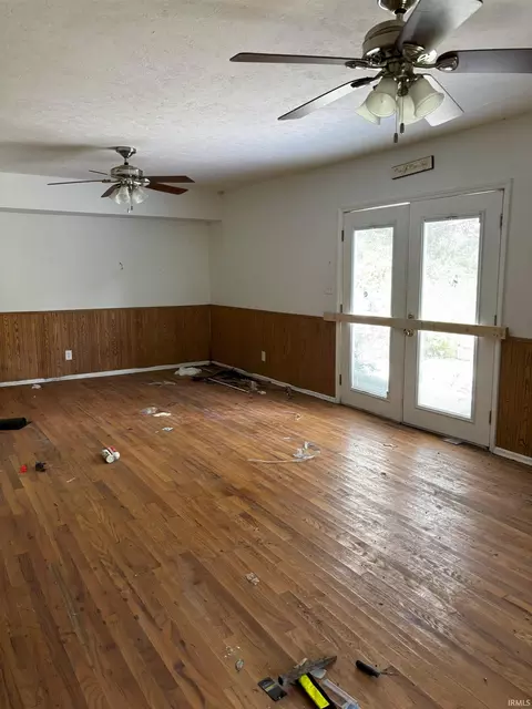 Living - 1199 Bryantsville Rd, Mitchell, IN 47446 photo 3 of 5