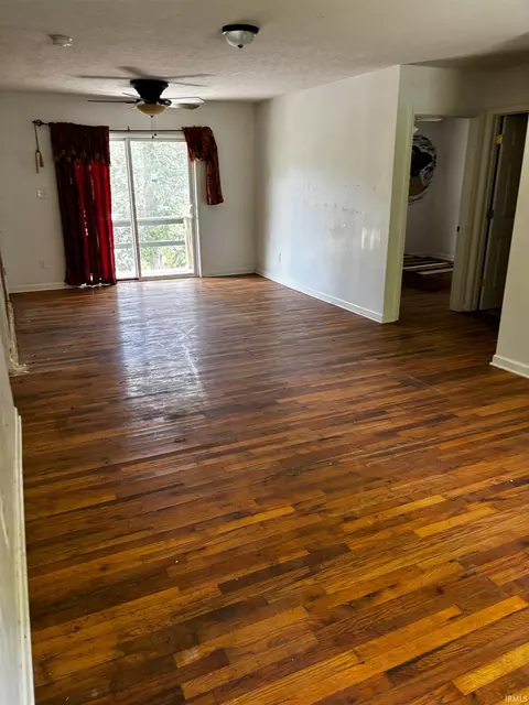 Living - 1199 Bryantsville Rd, Mitchell, IN 47446 photo 4 of 5