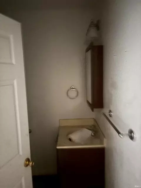 Bath - 1199 Bryantsville Rd, Mitchell, IN 47446 photo 2 of 2