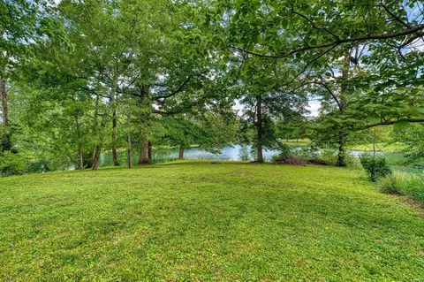 9727 Petersburg Rd, Evansville, IN 47725