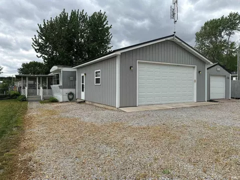 23 Ems B6a Ln, Leesburg, IN 46538