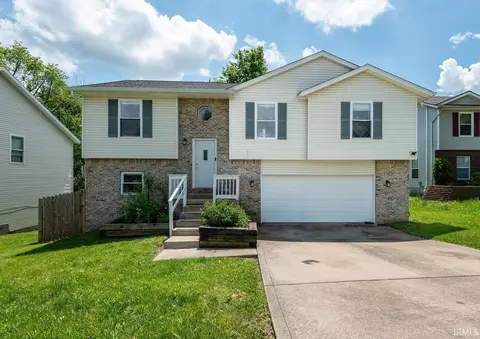 1401 W Woodhill Dr, Bloomington, IN 47403