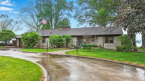 1810 N Bay Dr, Warsaw, IN 46580