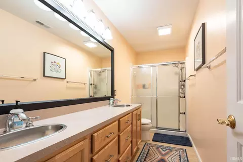 Bath - 3308 S Daniel Ct, Bloomington, IN 47401 photo 2 of 4
