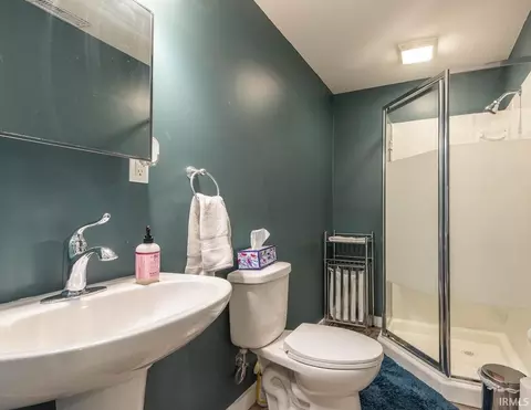 Bath - 3308 S Daniel Ct, Bloomington, IN 47401 photo 4 of 4