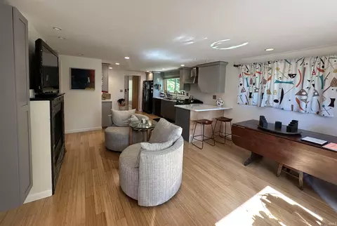 Living - 803 N Maple St, Bloomington, IN 47404 photo 1 of 1